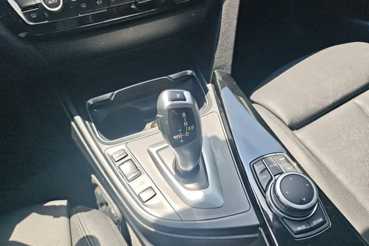Used BMW 3 Series GT 2019 320i Sport Edition Gear Lever