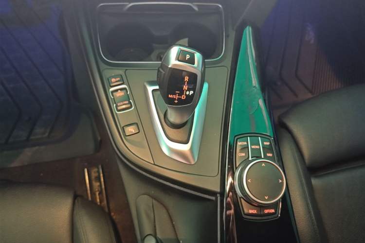 Used BMW 3 Series GT 2019 320i M Sport Package Gear Lever