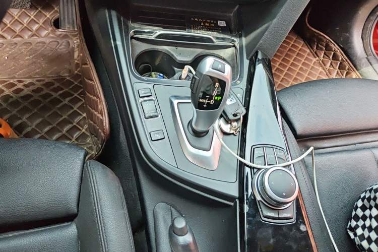 Used BMW 3 Series GT 2019 320i Sport Edition Gear Lever