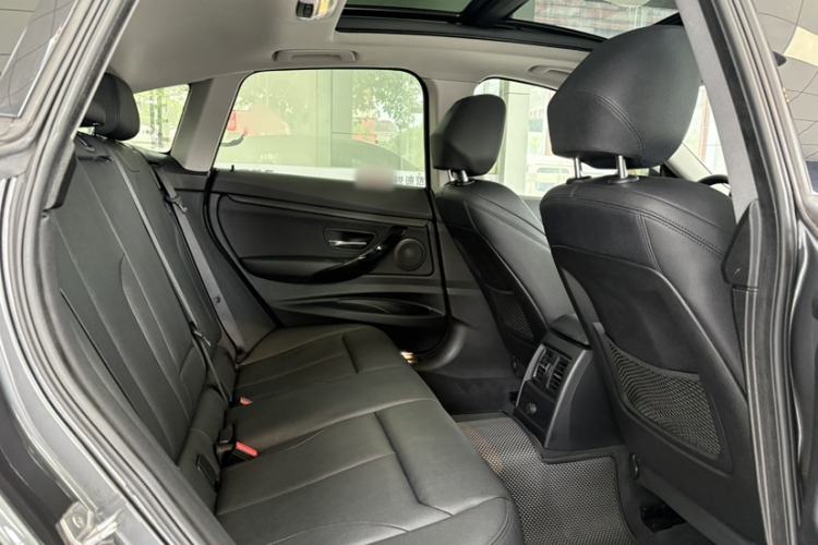 Used BMW 3 Series GT 2019 320i Sport Edition Interior 1