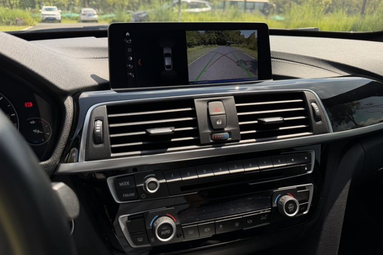 Used BMW 3 Series GT 2019 320i M Sport Package Interior 10
