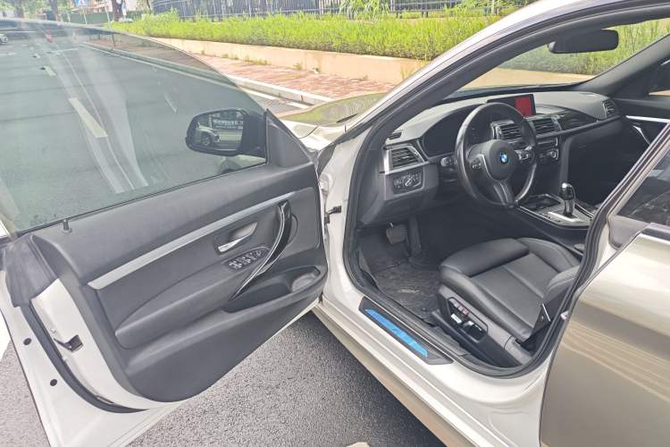 Used BMW 3 Series GT 2019 320i M Sport Package Interior 12