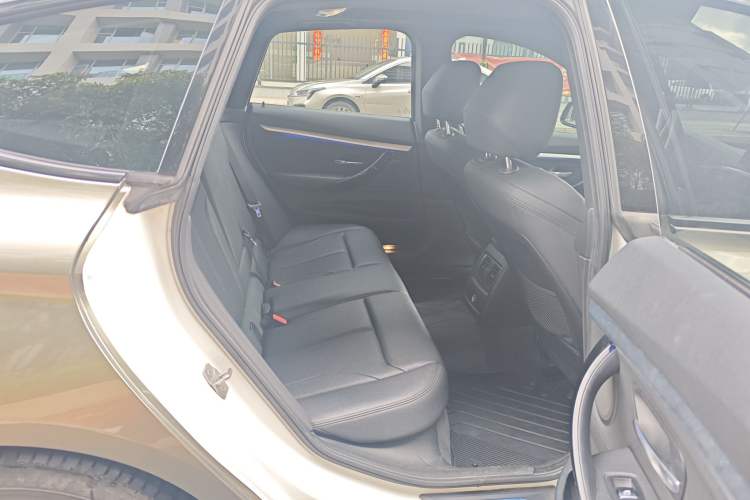 Used BMW 3 Series GT 2019 320i M Sport Package Interior 3