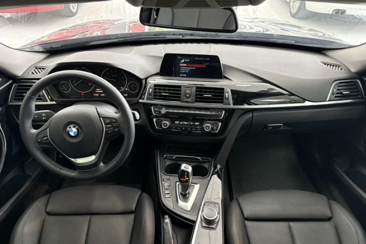 Used BMW 3 Series GT 2019 320i Sport Edition Interior 4