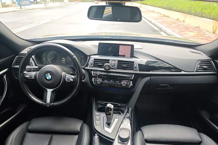 Used BMW 3 Series GT 2019 320i M Sport Package Interior 4