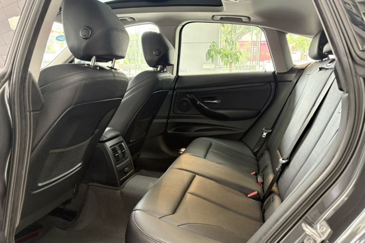 Used BMW 3 Series GT 2019 320i Sport Edition Interior 5
