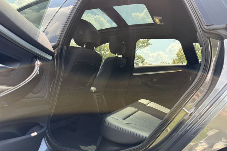 Used BMW 3 Series GT 2019 320i M Sport Package Interior 7