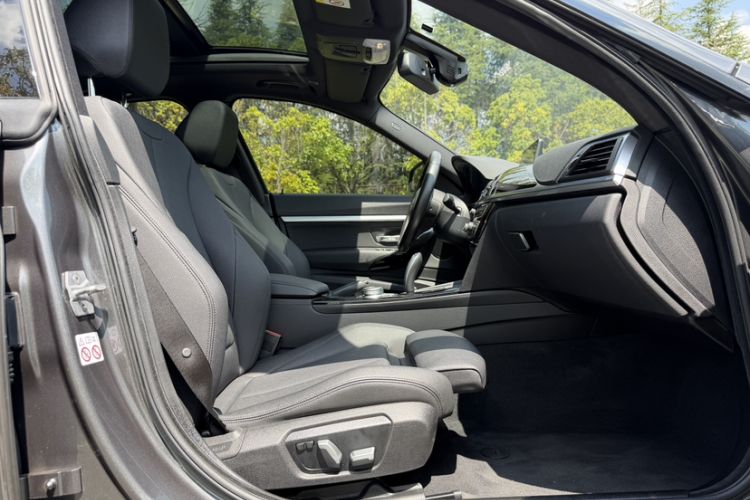 Used BMW 3 Series GT 2019 320i M Sport Package Interior 8