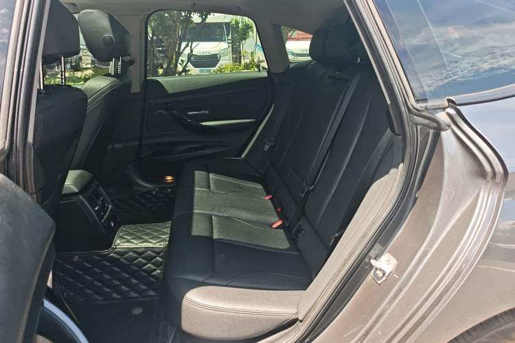 Used BMW 3 Series GT 2019 320i Sport Edition Left Rear Seat