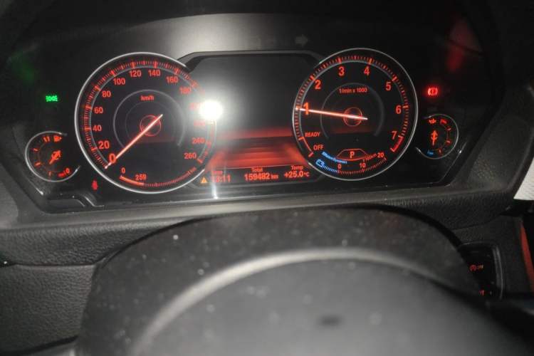 Used BMW 3 Series GT 2019 320i M Sport Odometer Close Up
