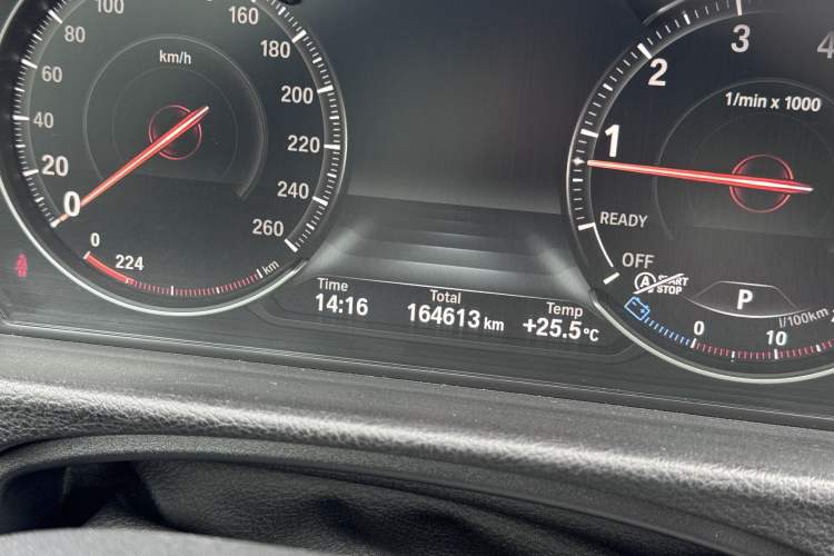 Used BMW 3 Series GT 2019 320i M Sport Package Odometer Close Up