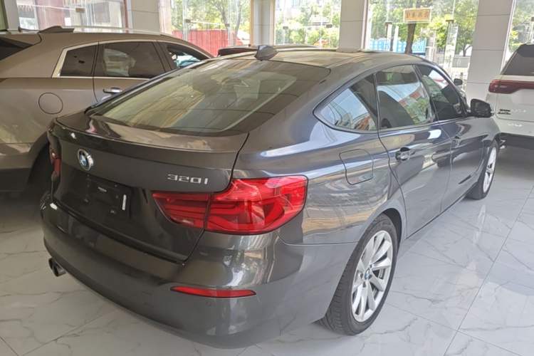 Used BMW 3 Series GT 2019 320i Sport Edition Rear Right 45 Deg
