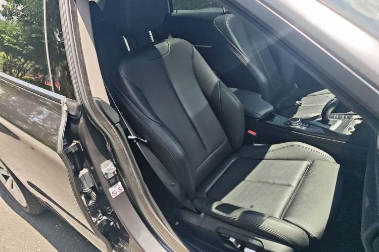Used BMW 3 Series GT 2019 320i Sport Edition Right Front Seat