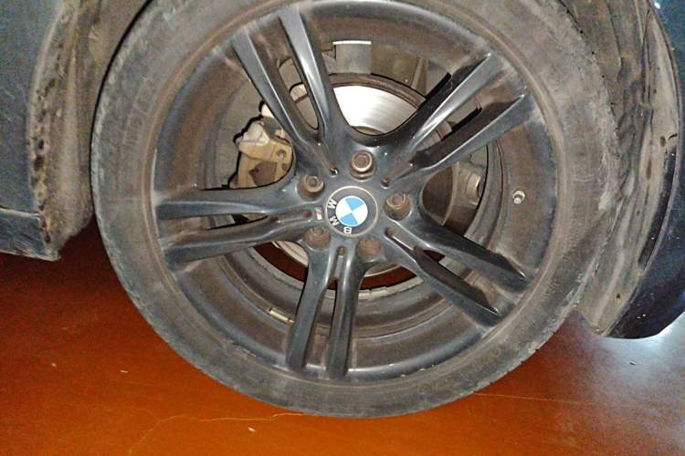 Used BMW 3 Series GT 2019 320i M Sport Night Edition Right Front Wheel Hub