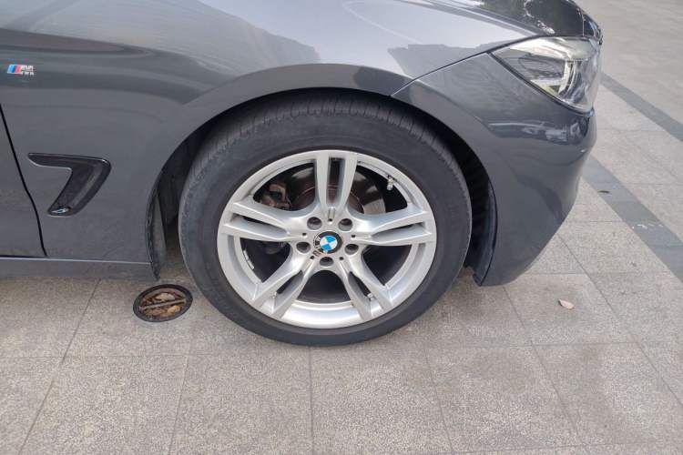 Used BMW 3 Series GT 2019 320i M Sport Package Right Front Wheel Hub
