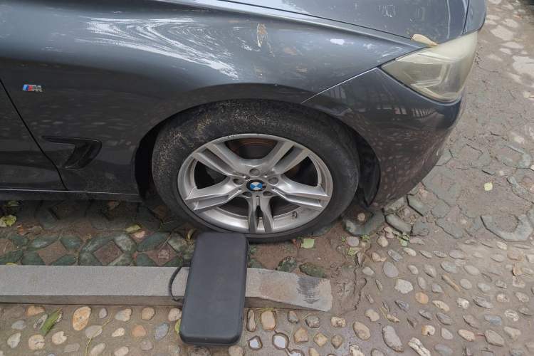 Used BMW 3 Series GT 2019 320i M Sport Package Right Front Wheel Hub