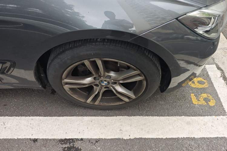 Used BMW 3 Series GT 2019 320i M Sport Package Right Front Wheel Hub