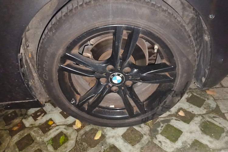 Used BMW 3 Series GT 2019 320i M Sport Night Edition Right Front Wheel Hub