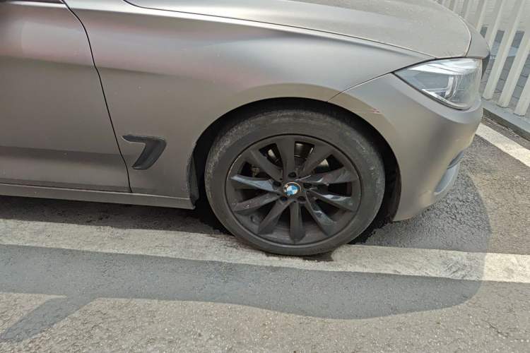 Used BMW 3 Series GT 2019 320i Sport Edition Right Front Wheel Hub