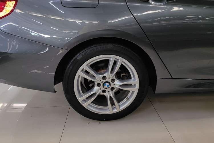 Used BMW 3 Series GT 2019 320i M Sport Package Right Rear Wheel Hub