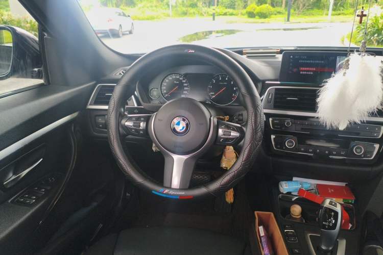 Used BMW 3 Series GT 2019 320i M Sport Package Steering Wheel