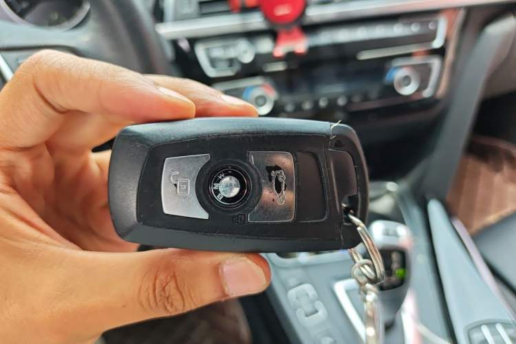 Used BMW 3 Series GT 2019 320i Sport Edition Vehicle Key