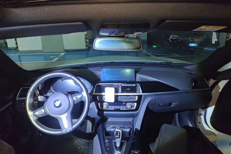 Used BMW 3 Series GT 2019 320i M Sport Package Center Console