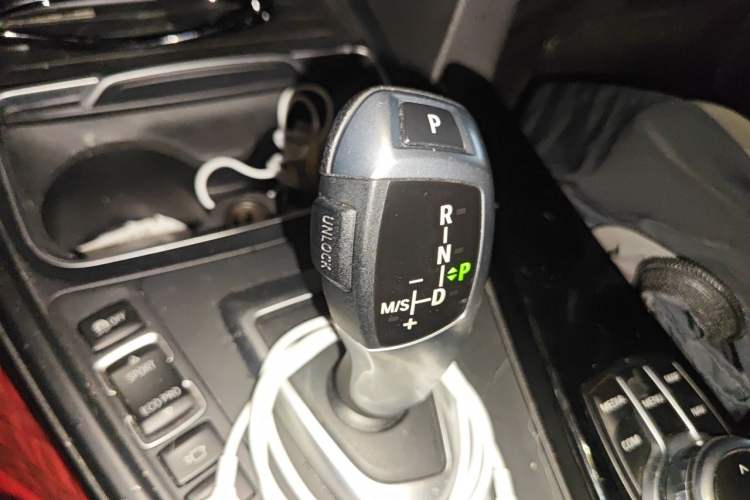Used BMW 3 Series GT 2019 320i Sport Edition Gear Lever
