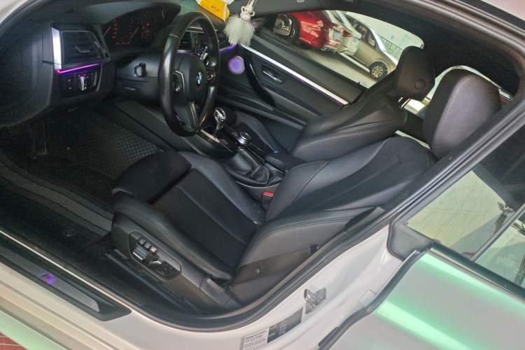 Used BMW 3 Series GT 2019 320i Sport Edition Driver Seat