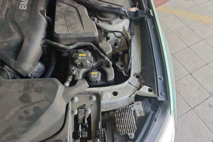 Used BMW 3 Series GT 2019 320i Sport Edition Engine Bay Left