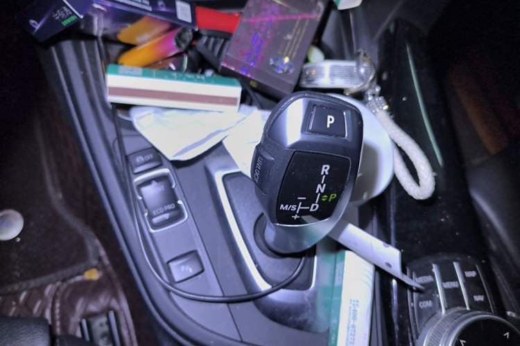 Used BMW 3 Series GT 2019 320i Sport Edition Gear Lever