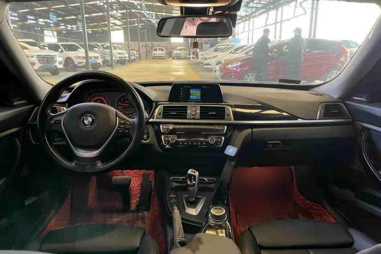 Used BMW 3 Series GT 2019 320i Sport Edition Interior 1