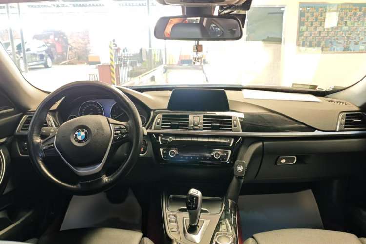Used BMW 3 Series GT 2019 320i Sport Edition Interior 2