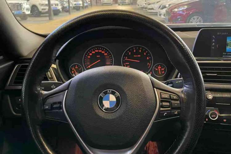 Used BMW 3 Series GT 2019 320i Sport Edition Interior 3