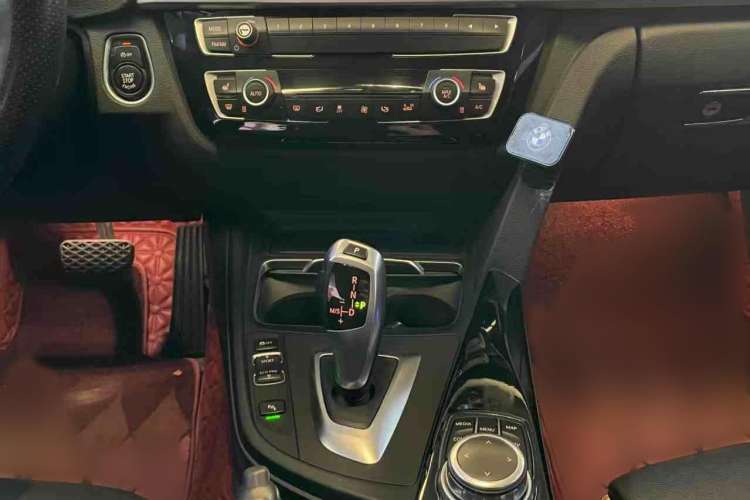 Used BMW 3 Series GT 2019 320i Sport Edition Interior 4