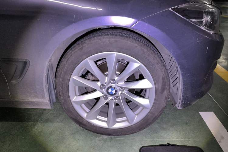 Used BMW 3 Series GT 2019 320i Sport Edition Right Front Wheel Hub
