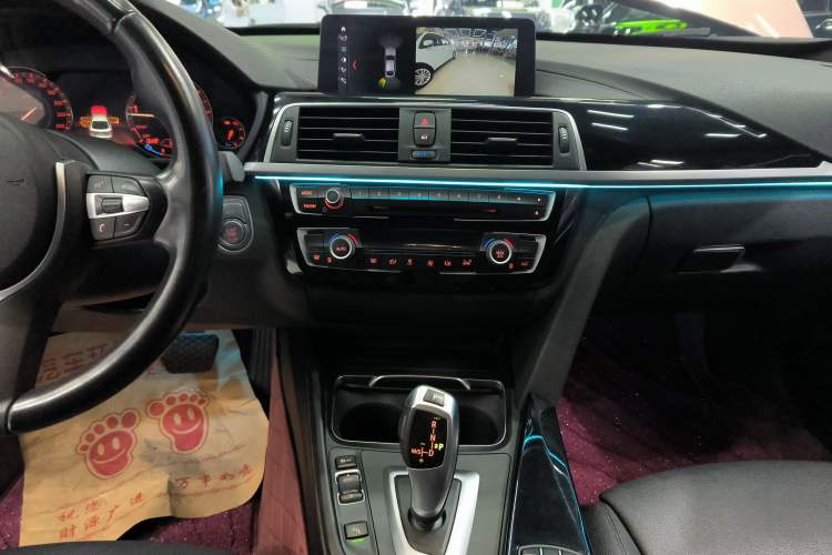 Used BMW 3 Series GT 2019 320i M Sport Package Audio And AC Panel