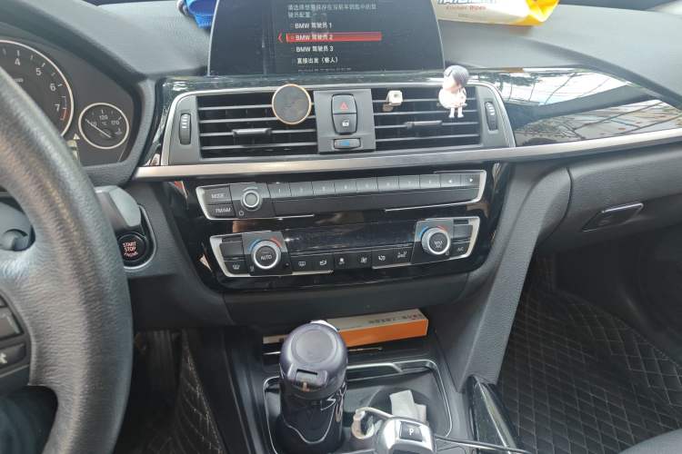 Used BMW 3 Series GT 2019 320i Sport Edition Audio And AC Panel