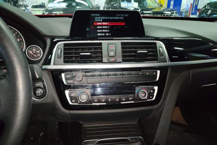 Used BMW 3 Series GT 2019 320i Sport Edition Audio And AC Panel