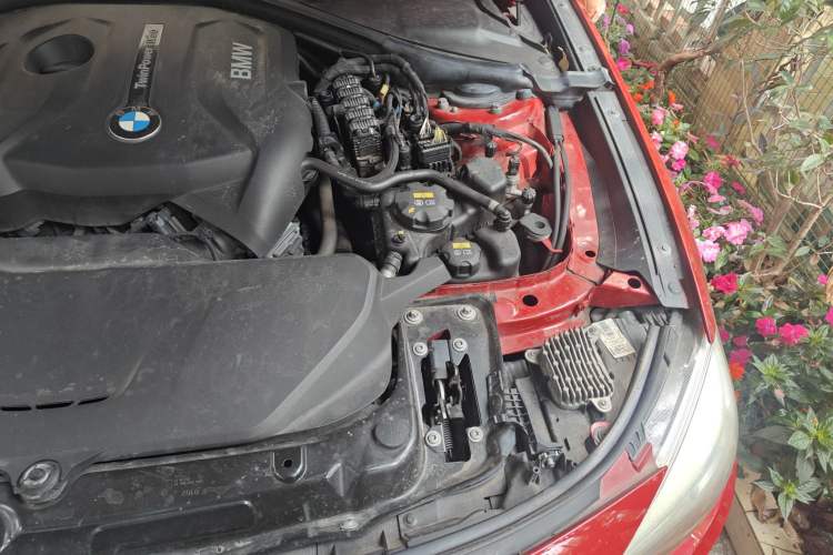 Used BMW 3 Series GT 2019 320i Sport Edition Engine Bay Left