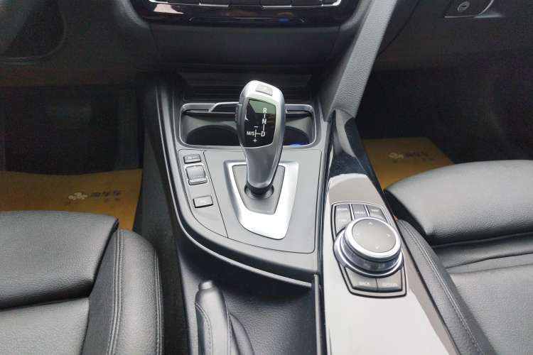 Used BMW 3 Series GT 2019 320i Sport Edition Gear Lever