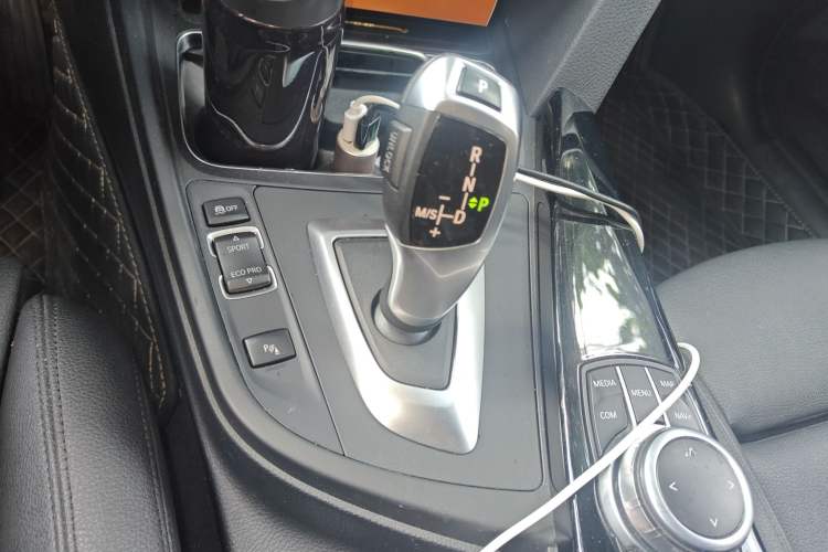 Used BMW 3 Series GT 2019 320i Sport Edition Gear Lever