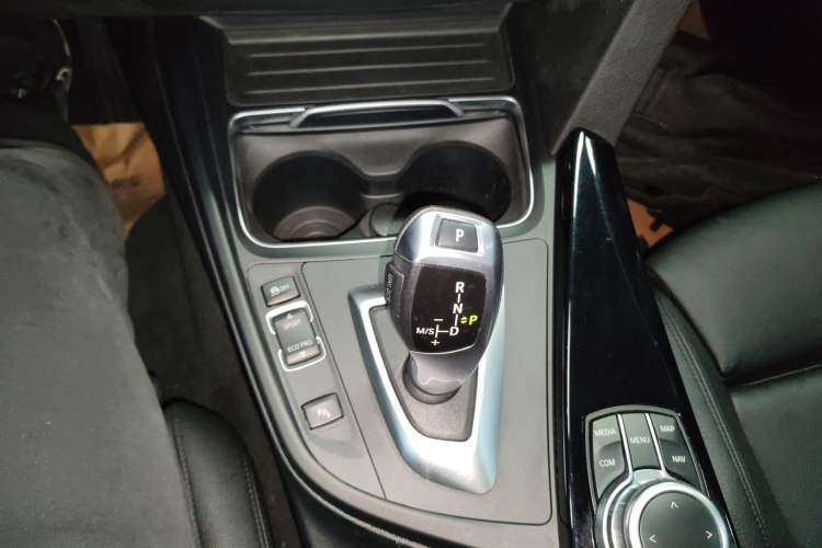 Used BMW 3 Series GT 2019 320i Sport Edition Gear Lever