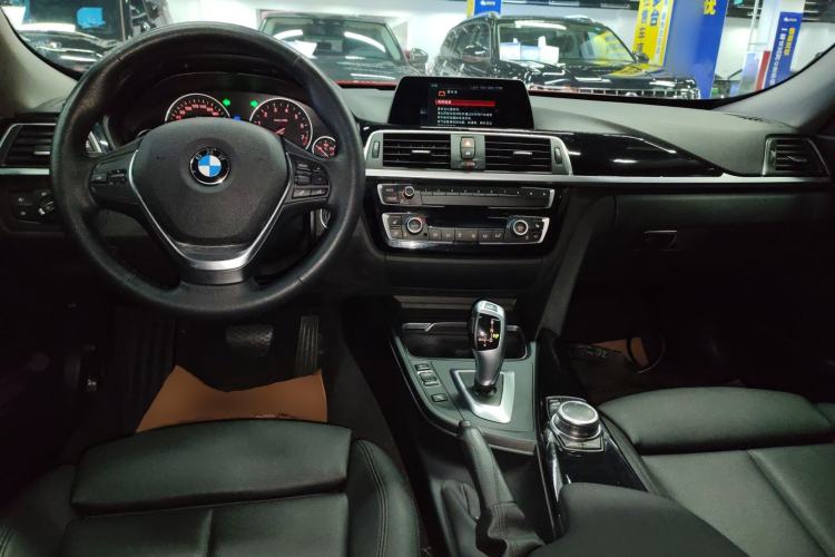 Used BMW 3 Series GT 2019 320i Sport Edition Interior 2