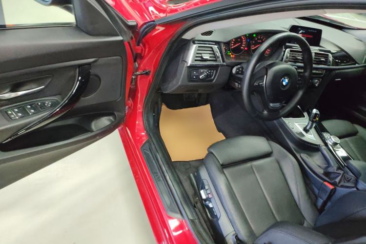 Used BMW 3 Series GT 2019 320i Sport Edition Interior 3