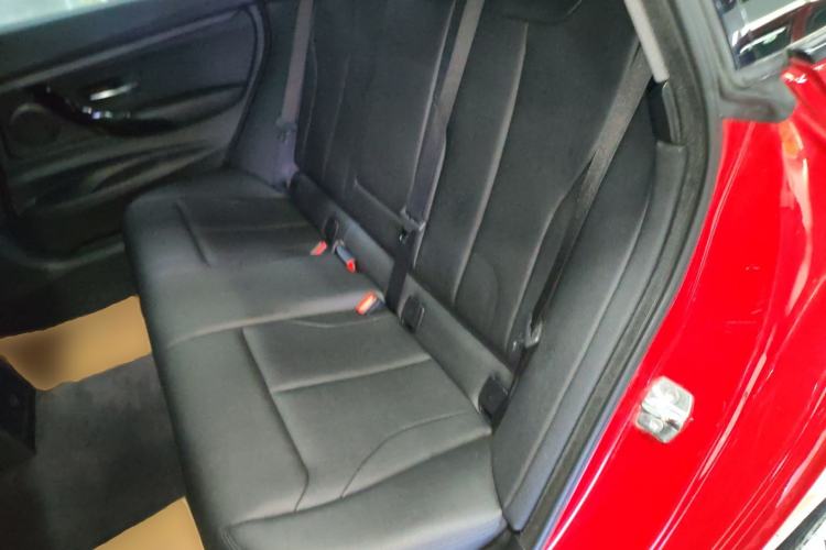Used BMW 3 Series GT 2019 320i Sport Edition Interior 4