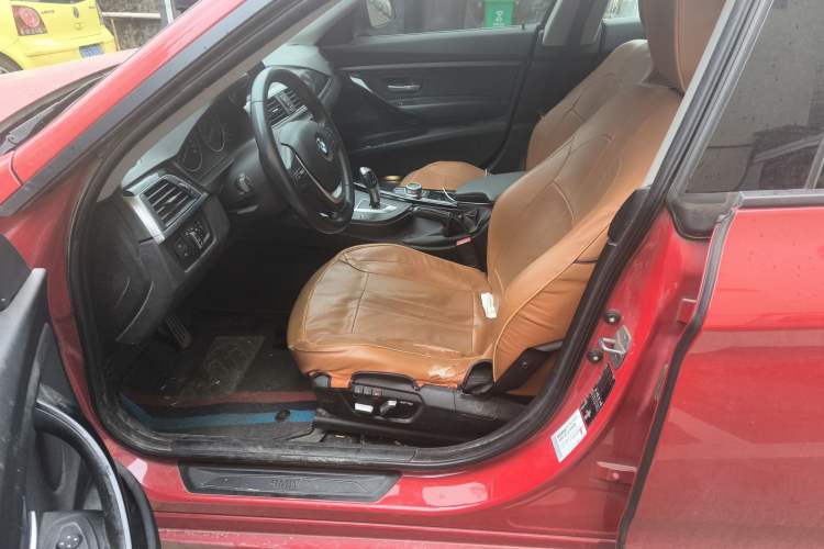 Used BMW 3 Series GT 2019 320i Sport Edition Left Front Seat