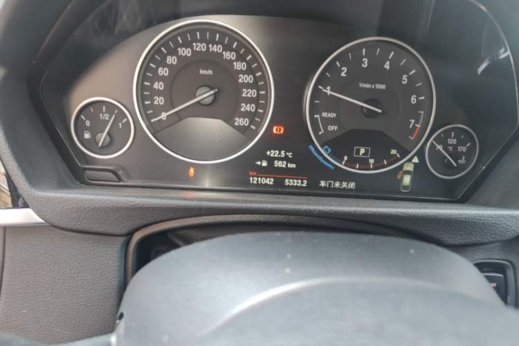 Used BMW 3 Series GT 2019 320i Sport Edition Odometer Close Up