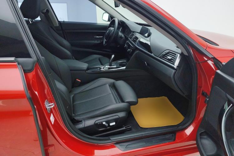 Used BMW 3 Series GT 2019 320i Sport Edition Right Front Seat