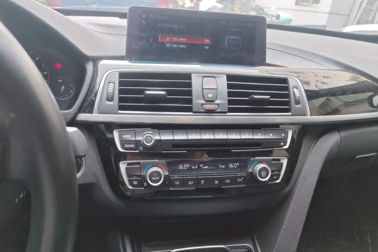 Used BMW 3 Series GT 2019 320i M Sport Package Audio And AC Panel